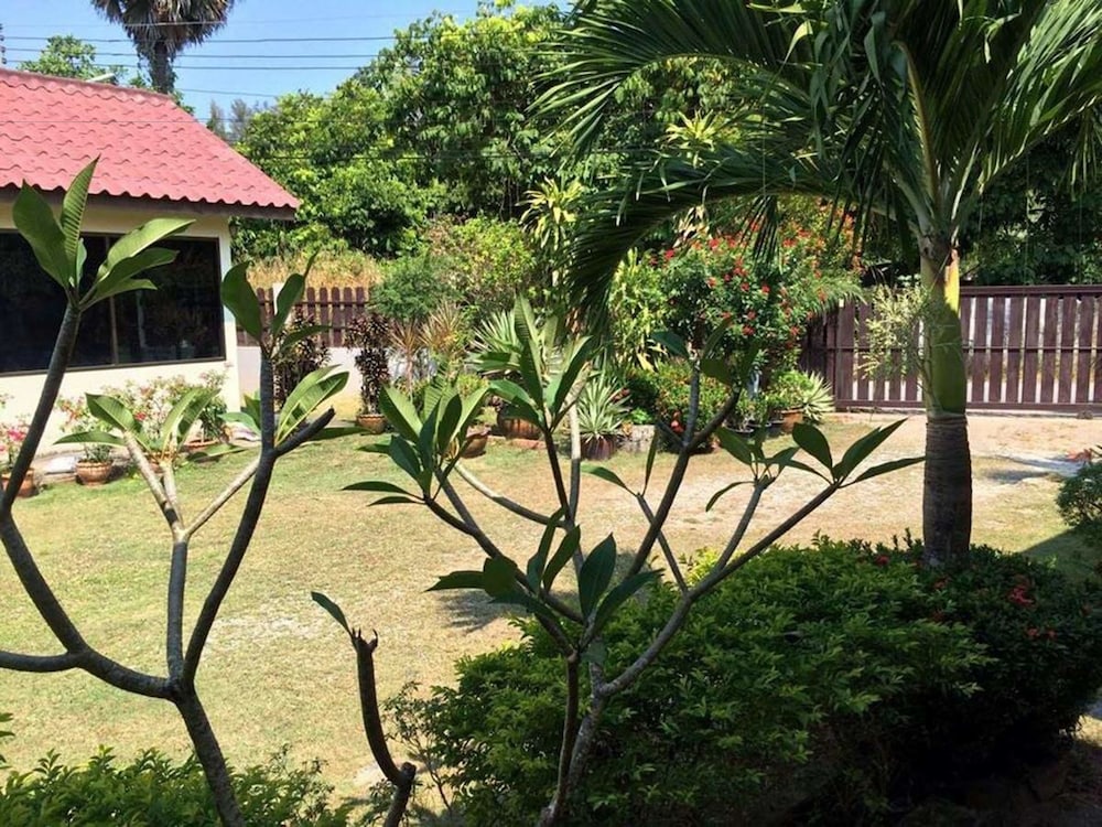 Ron's Bungalow 14/20