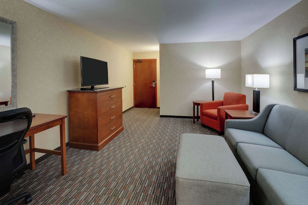 Drury Inn Suites Charlotte Arrowood 32/50