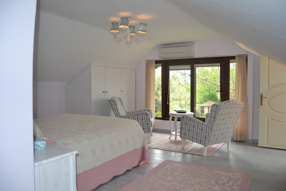 Beyaz Ev Agva - Adults Only 10/50