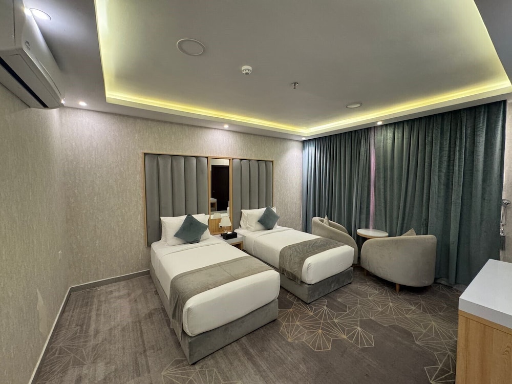 Rose Land Hotel 25/60