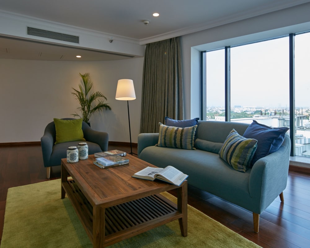 THE WAVERLY HOTEL & RESIDENCES 33/57