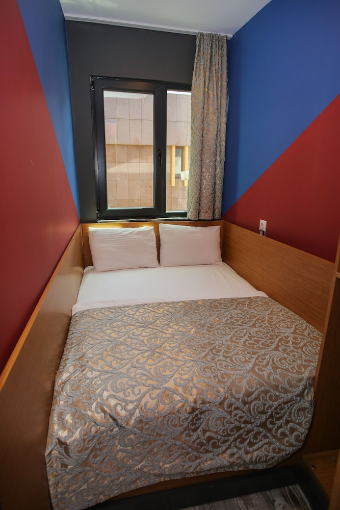 Quantum Hotel 65/92