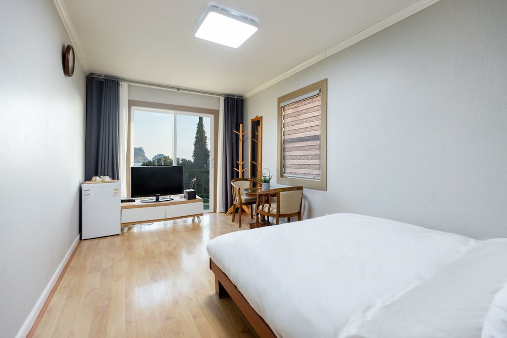 ROOM, 8 PYEONG