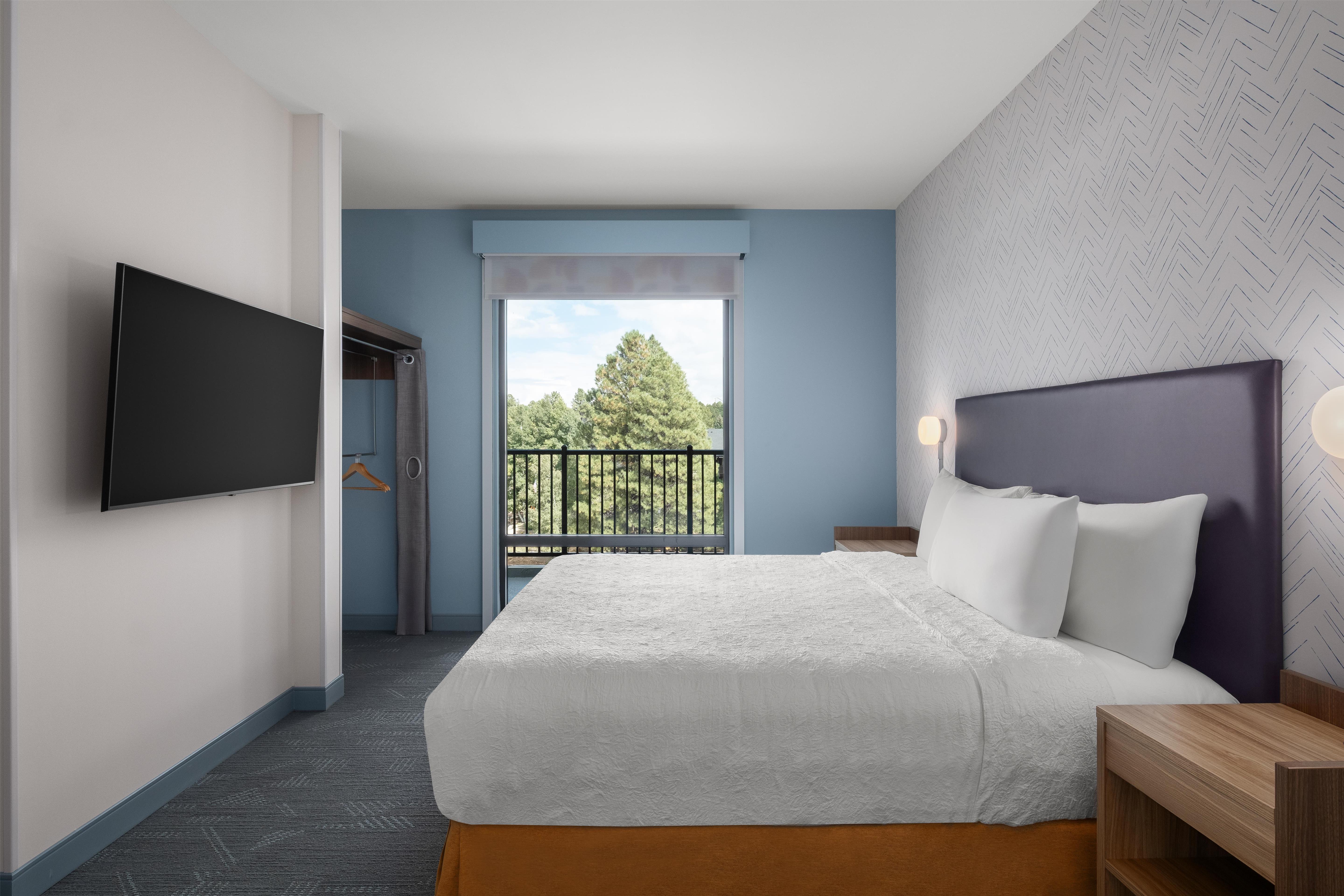 1 BEDROOM, SUITE, KING BED, MOUNTAIN VIEW, ACCESSIBLE