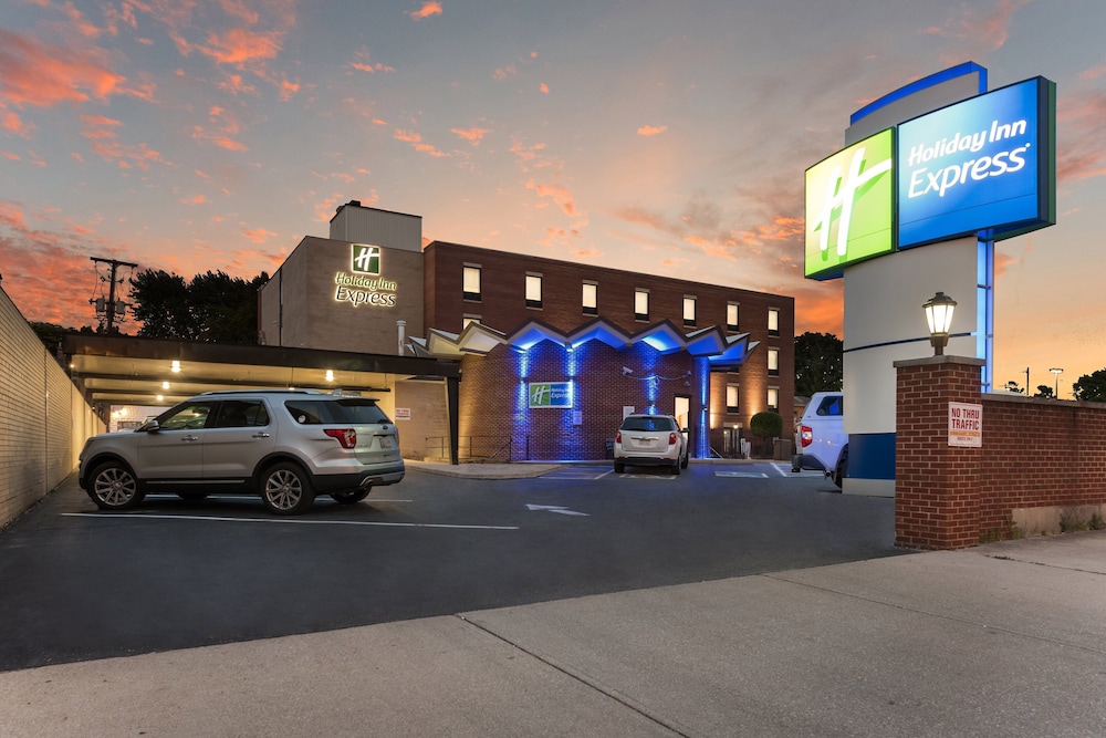 Holiday Inn Express Columbus Downtown 68/75