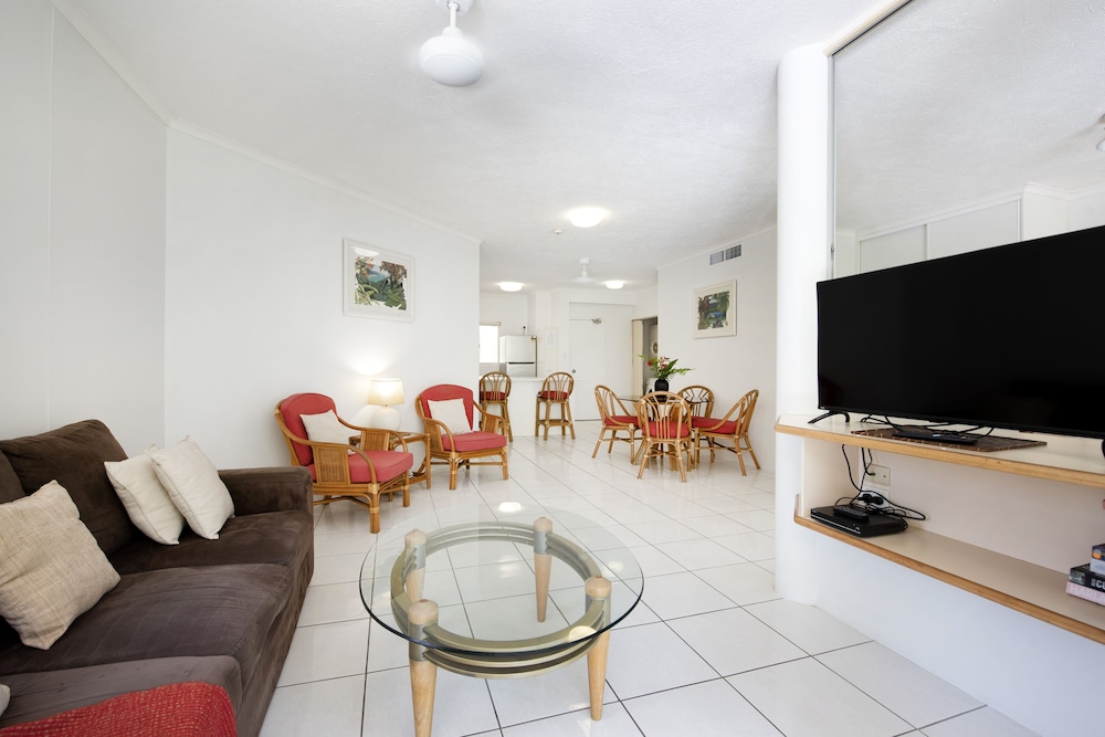 Golden Sands Beachfront Resort 45/70