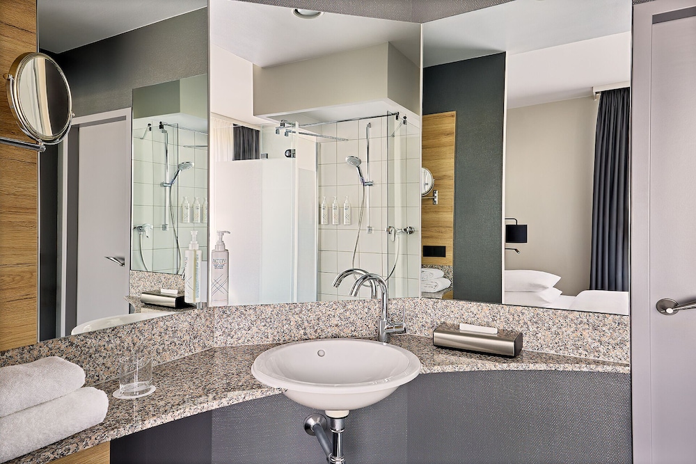 غرفة بسرير كوين مع أريكة، FOUR POINTS FLEX by Sheraton Ratingen Dusseldorf Airport 9/10