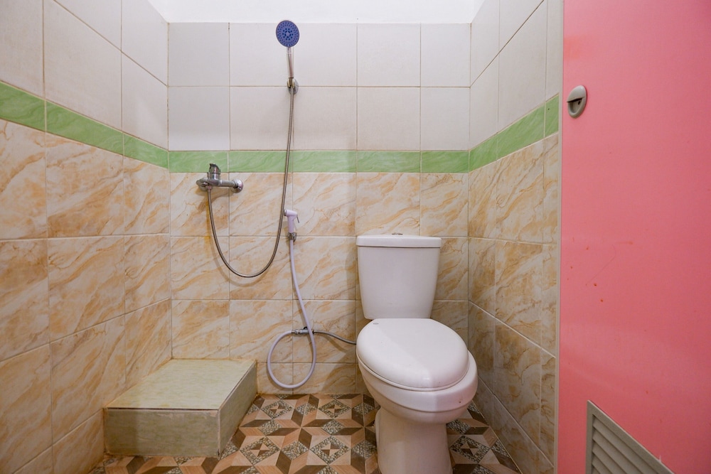 OYO 2855 Sartika Hotel Pati 35/42