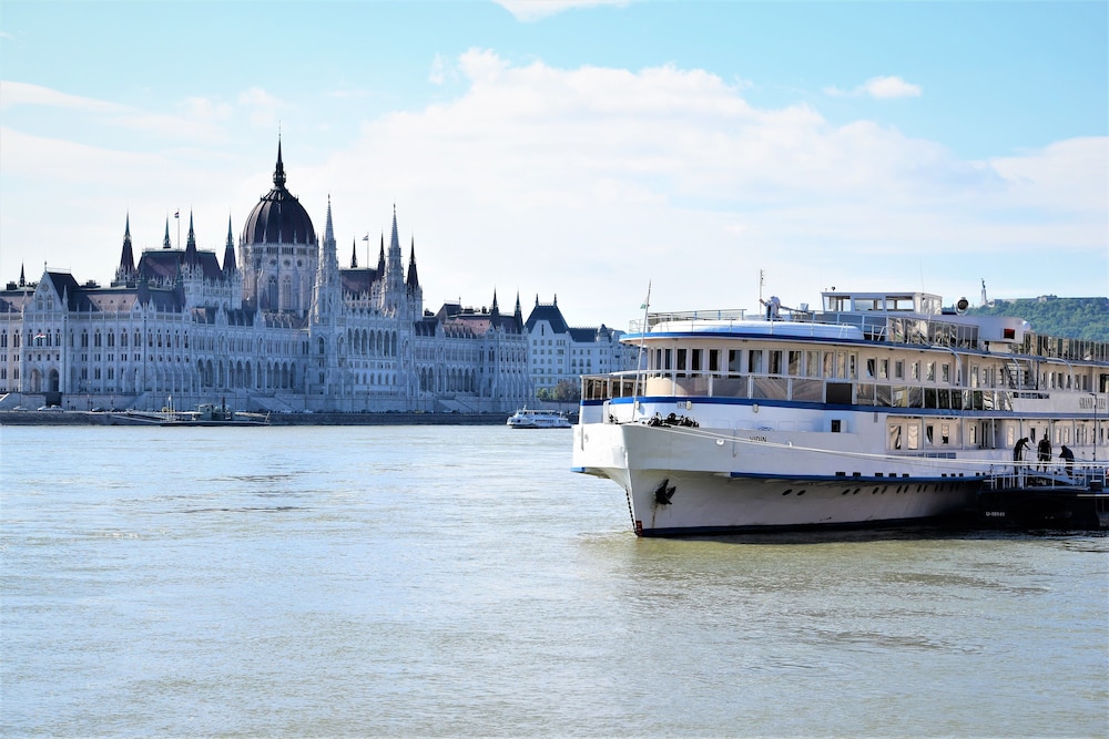 Grand Jules Boat Hotel 28/33