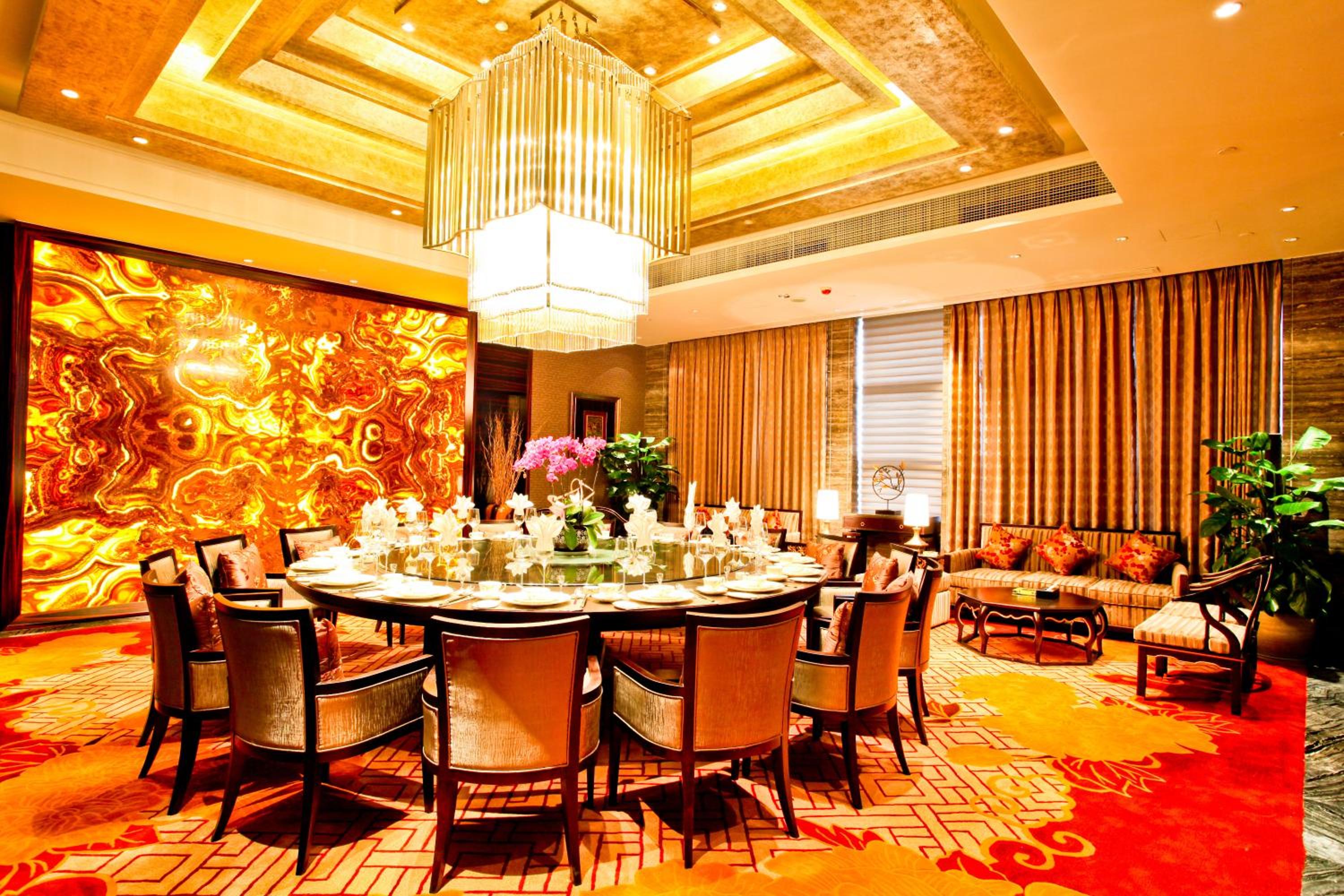 Chengdu Airport Hotel 52/55