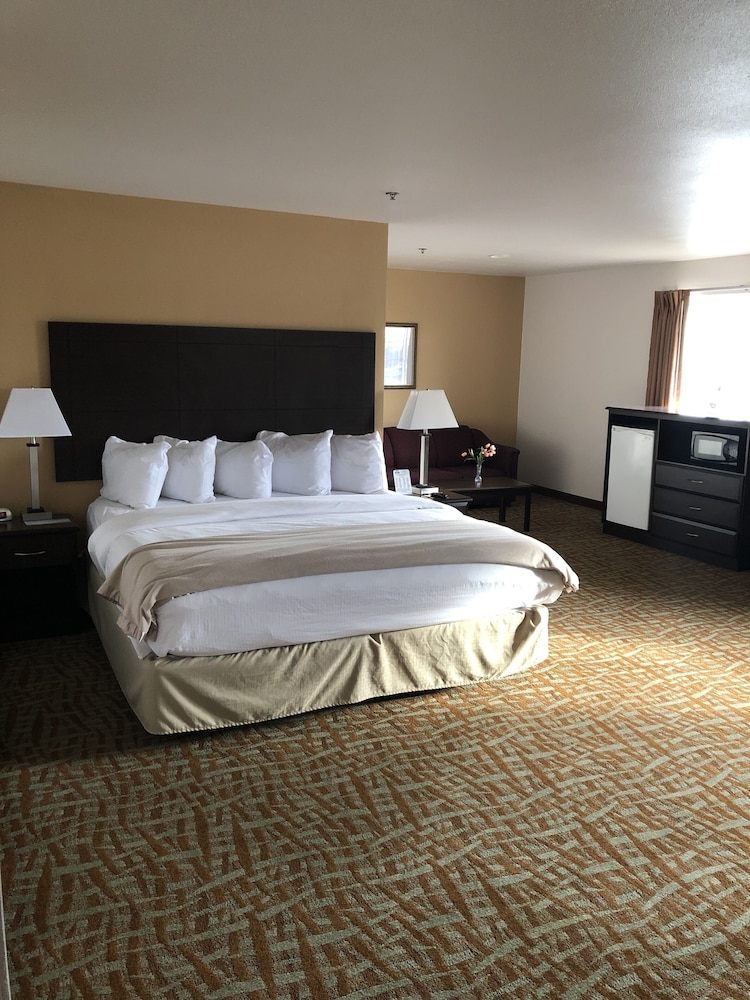 Days Inn & Suites By Wyndham Spokane Airport Airway Heights 10/41