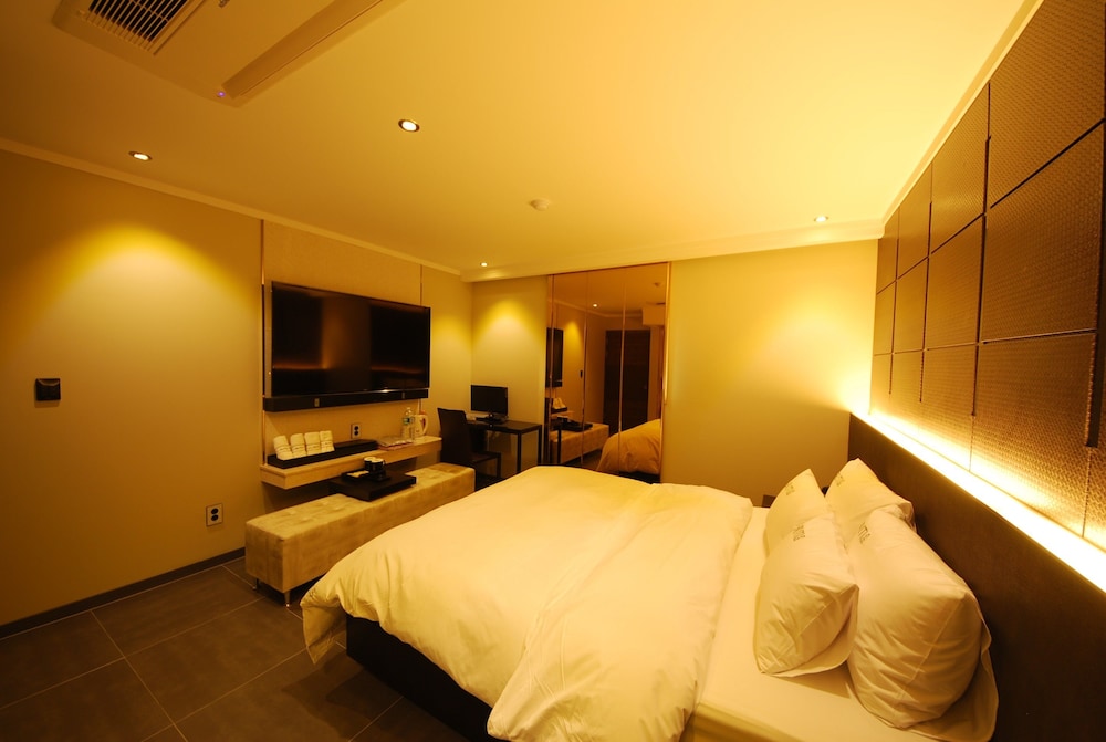 Hotel Buti 19/43