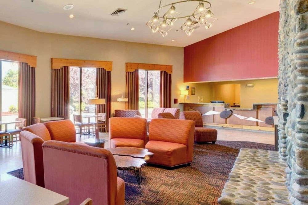 Holiday Inn Express Roseburg 46/69