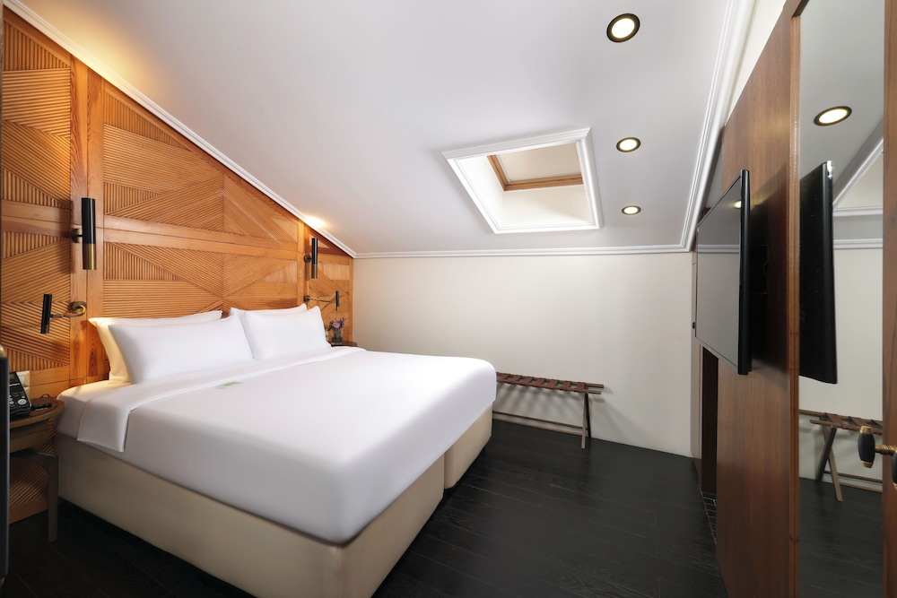 The Wings Hotels Collection 30/80