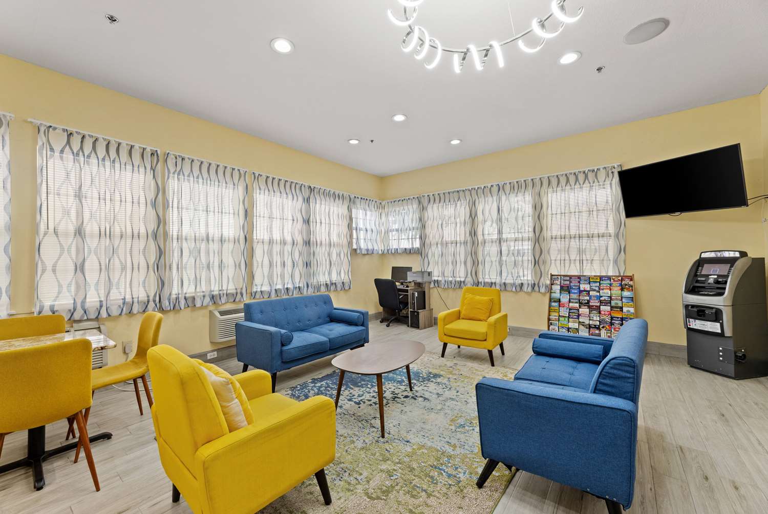 Days Inn and Suites by Wyndham Euless DFW Airport South 38/57