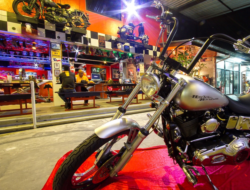 Nicky S Handlebar Hotel 19/26