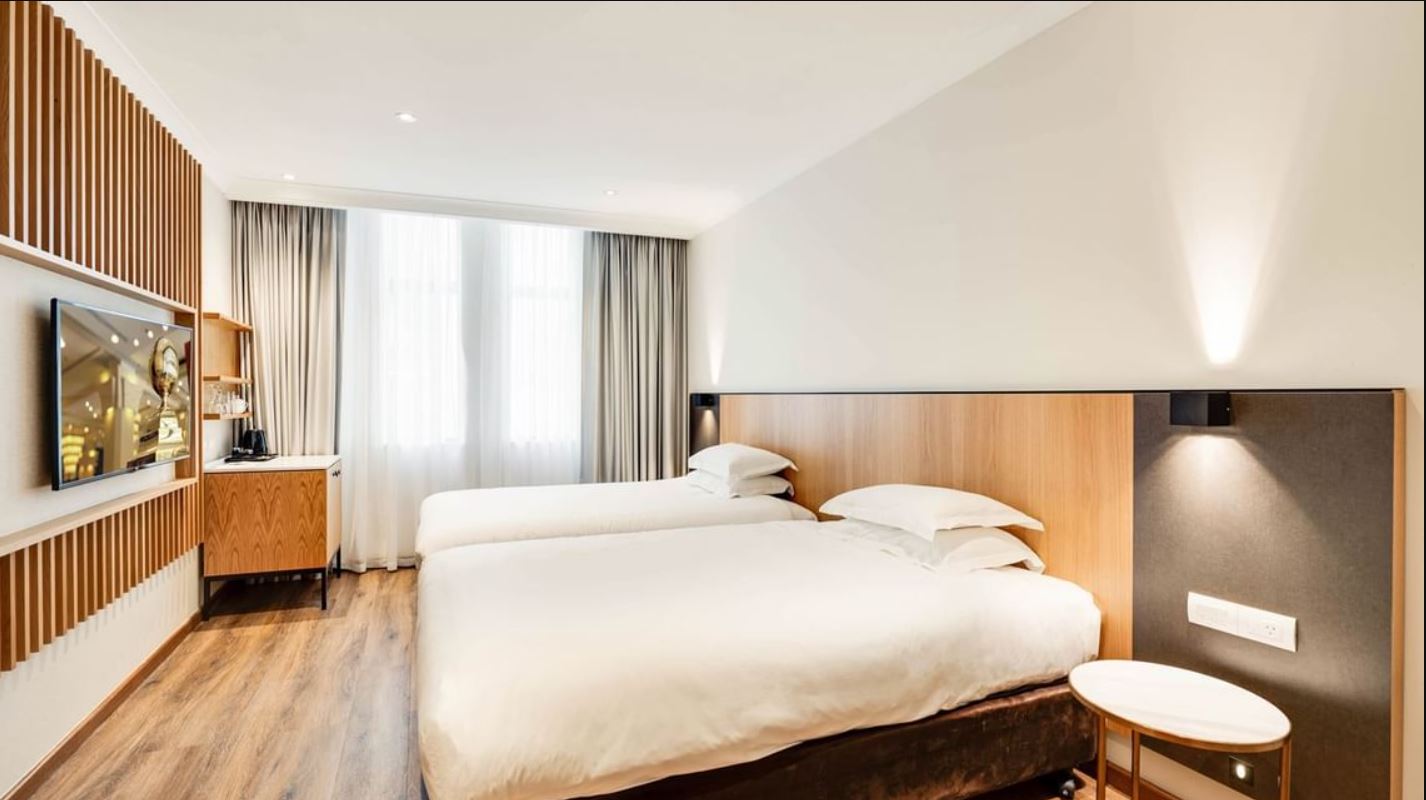 Deluxe, Twin Beds