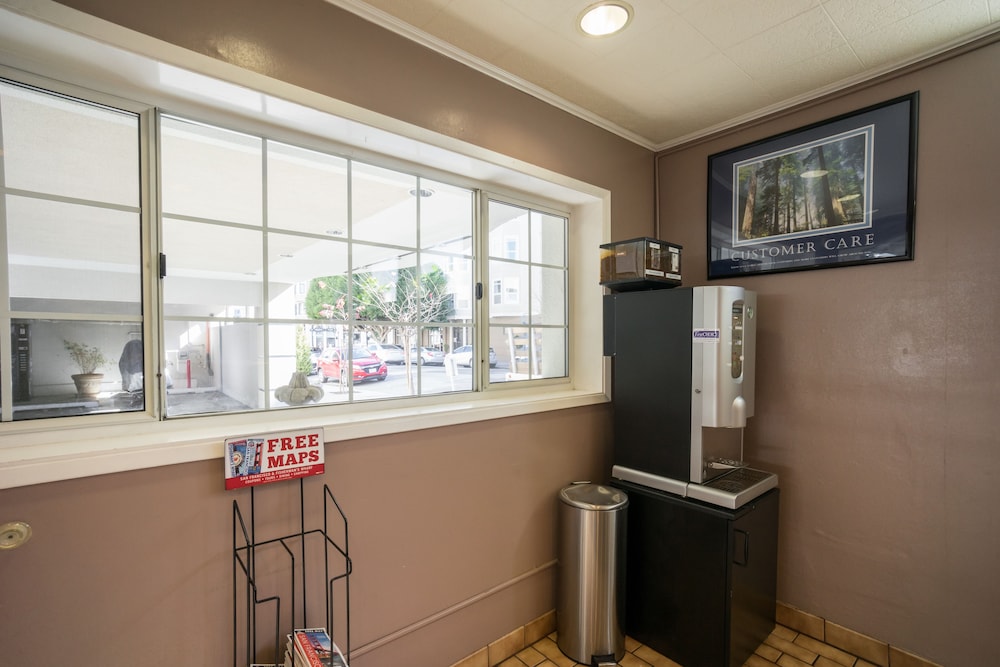 Nob Hill Motor Inn 28/40