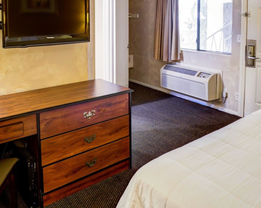Rodeway Inn Near Venice Beach 18/35