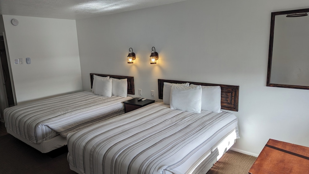 High Desert Inn 12/52