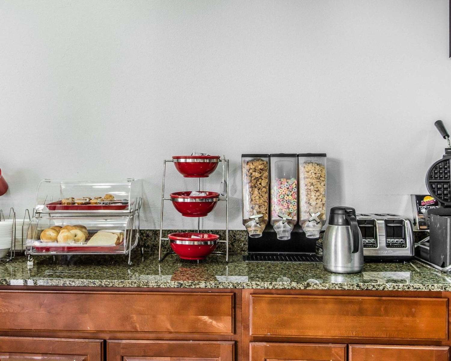Econo Lodge Inn & Suites Enterprise, AL 18/33