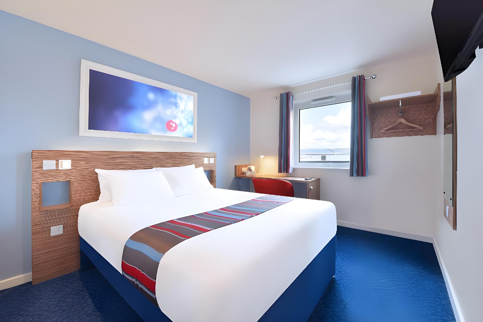 ROOM, DOUBLE BED