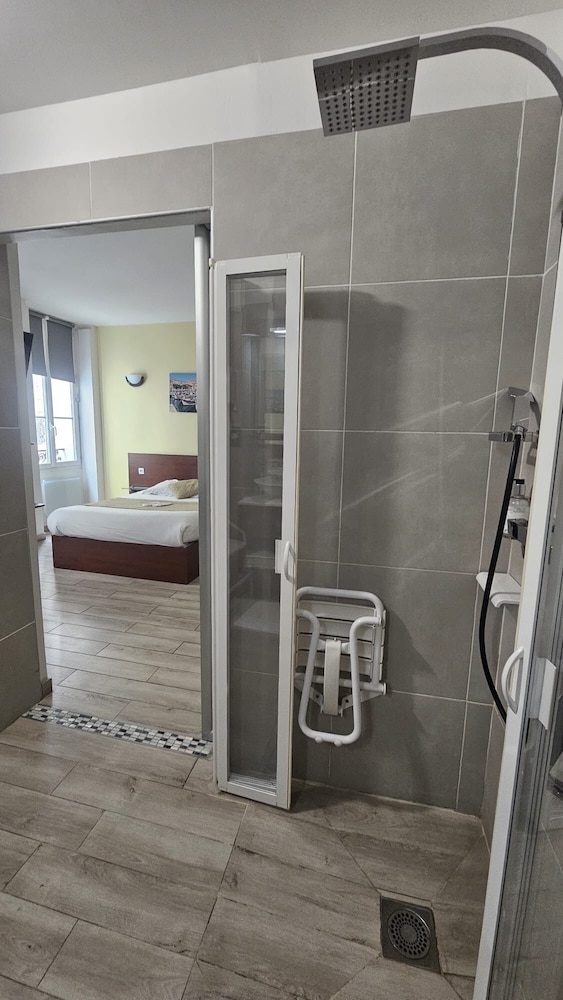 Massilia Hotel 7/50