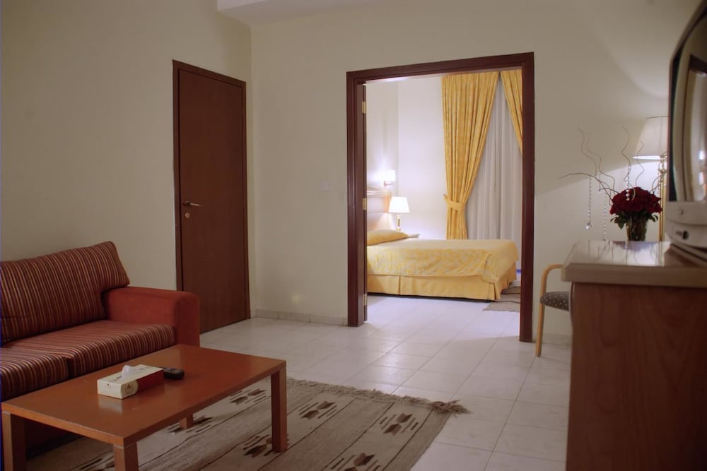 Al Fanar Palace Hotel 11/23