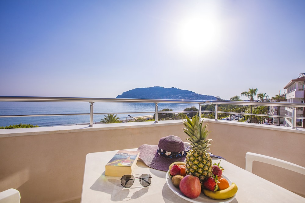 Hawaii Suite Beach Hotel 45/50