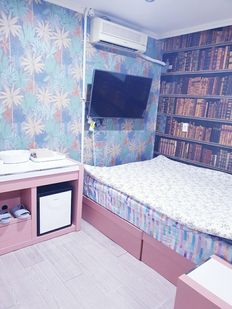 Oppa Hostel 40/50