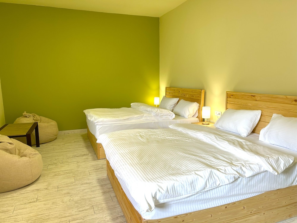 Comfort, 2 Queen Beds, River View, Balcony