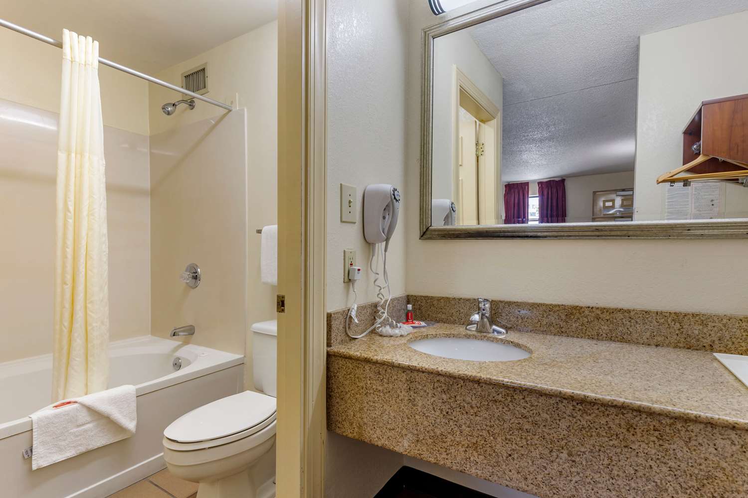 Econo Lodge Fayetteville, NC 31/31