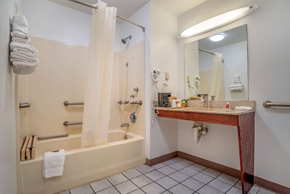 Econo Lodge Tupelo Barnes Crossing 13/31
