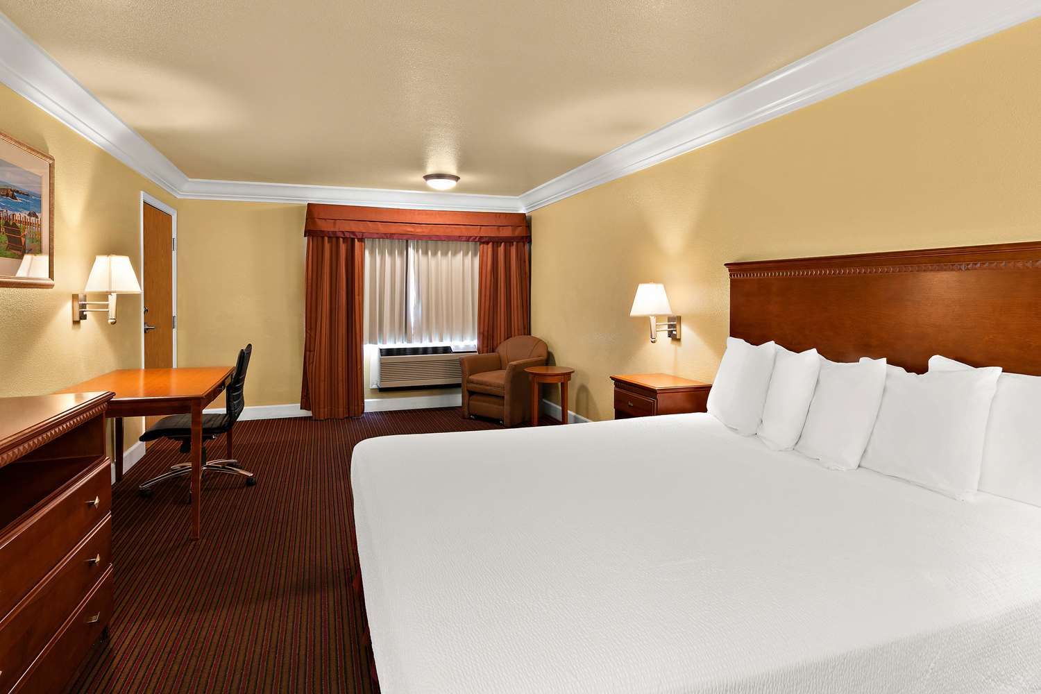 Room, King Bed, Best Western Willits Inn 2/5