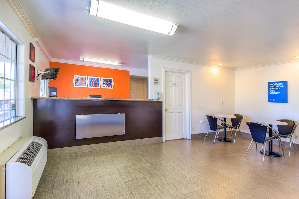 Motel6 Menifee, CA 12/71