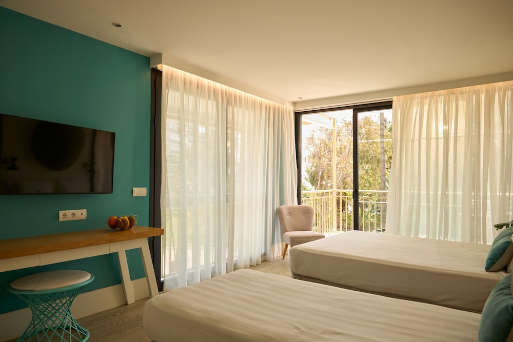Panoramic, Triple, King Bed, Sea View, Terrace