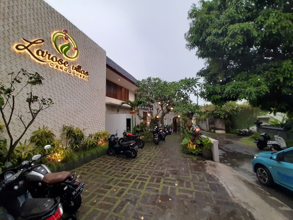 LAROSE VILLA 38/47