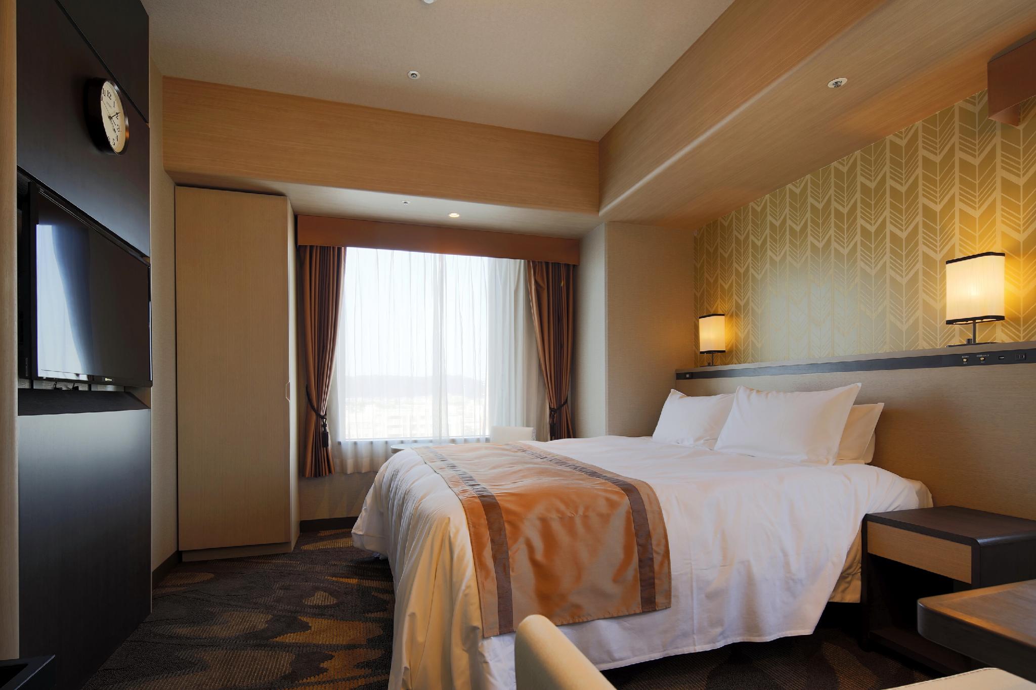 Feature, Queen Bed