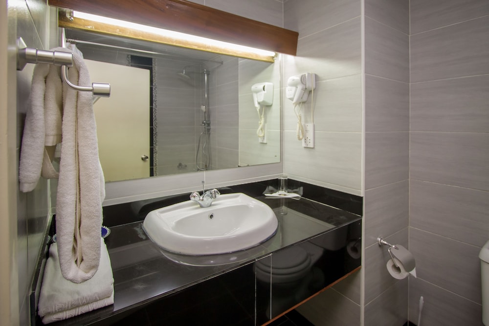 Sirikwa Hotel 35/41