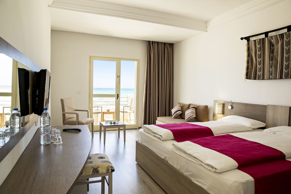 Family Double Room Superior Connecting Door (FZX2 / FAM2)