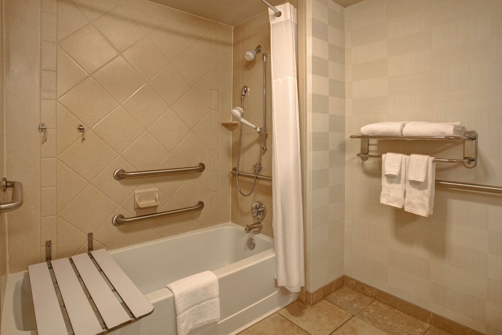 Hampton Inn & Suites Greenville Downtown RiverPlace 19/52