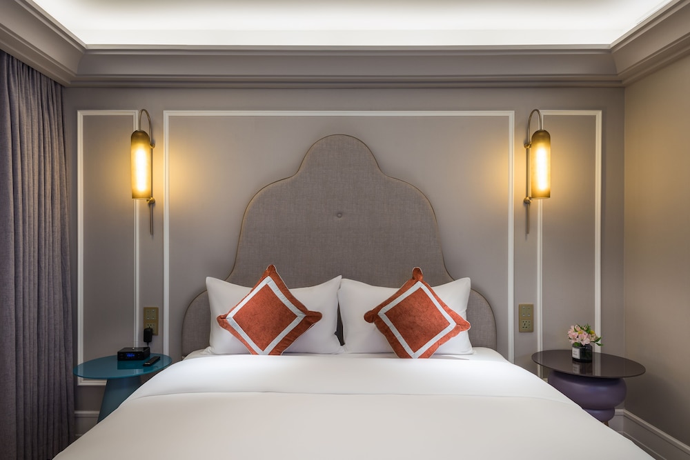 SUPERIOR, KING BED