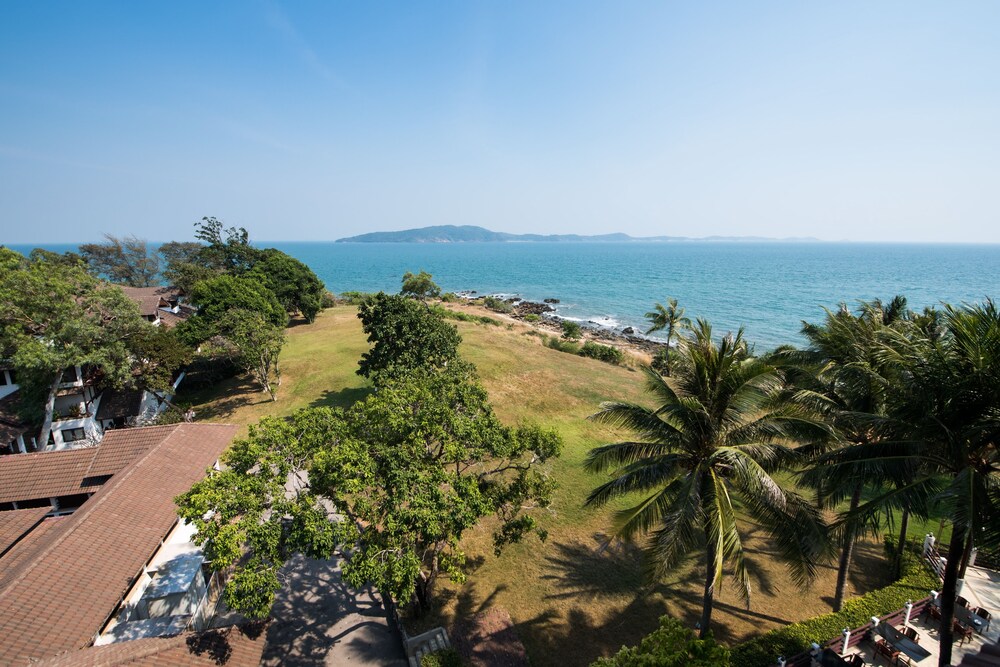 Rayong Resort Hotel 52/65