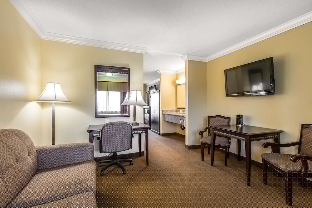 Quality Inn and Suites Bell Gardens Los Angeles 28/38
