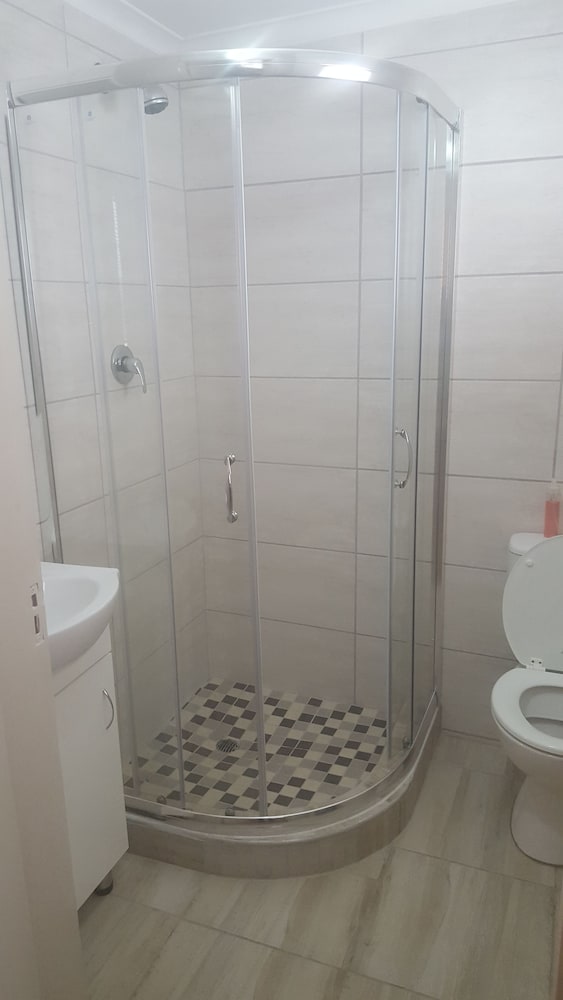 2 BEDROOMS, HOUSE