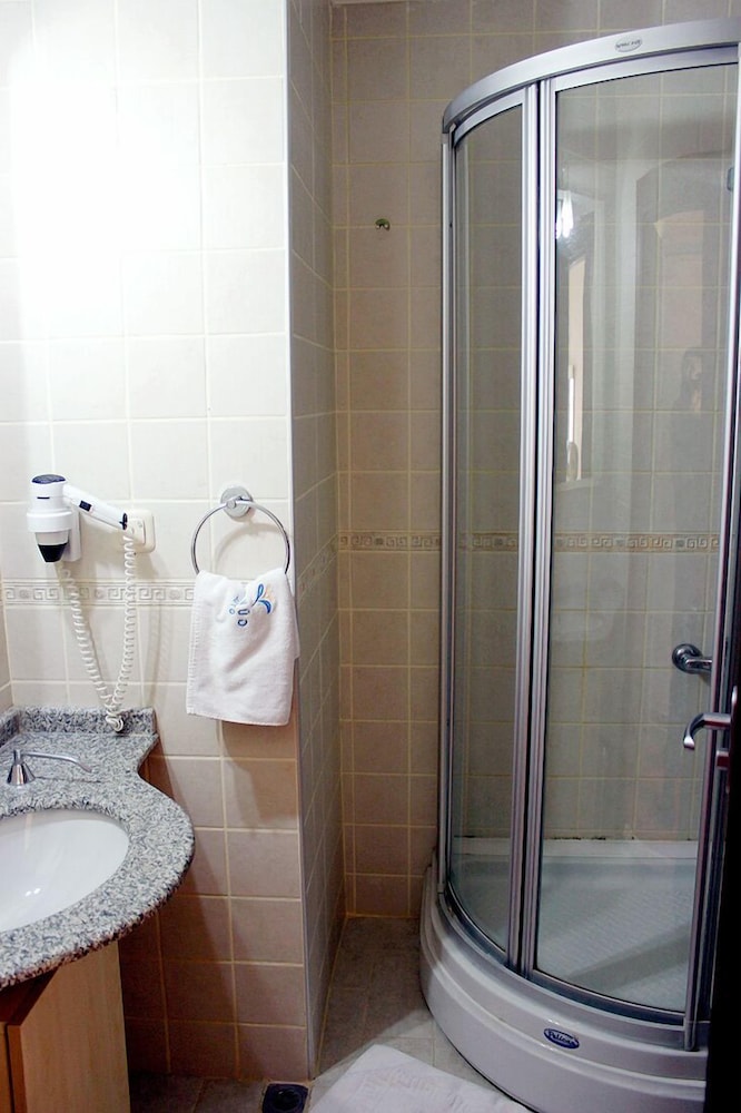 Gunay Hotel 44/45