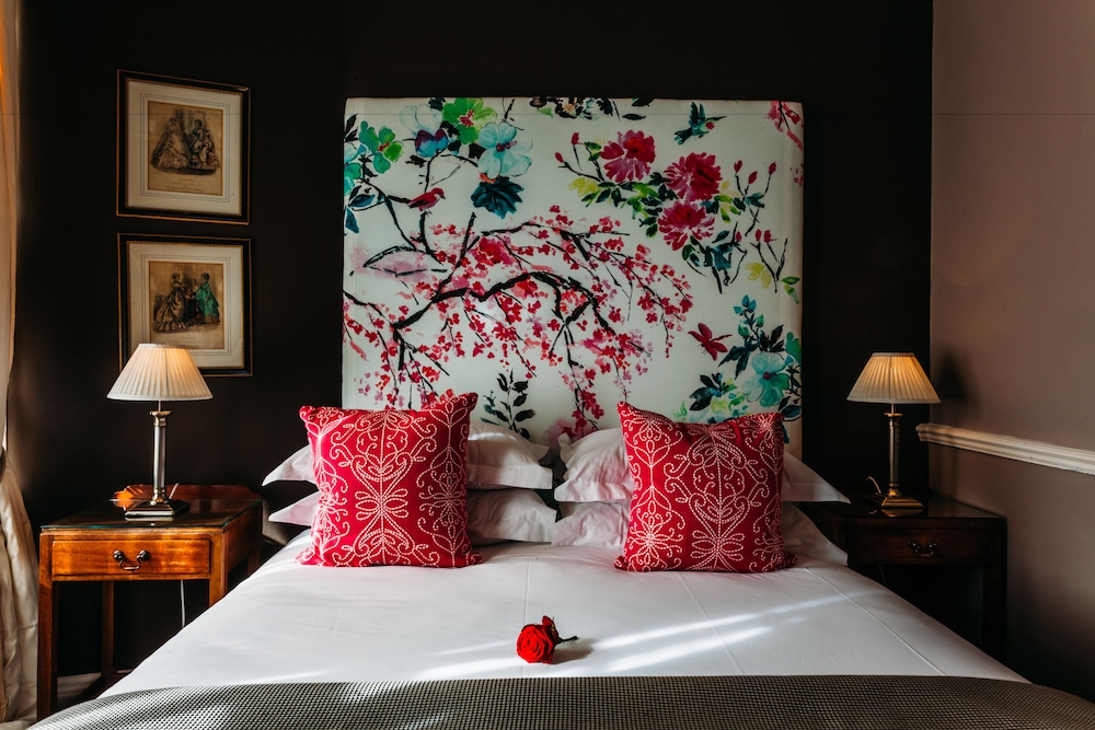 No 11 Cadogan Gardens Hotel 43/82