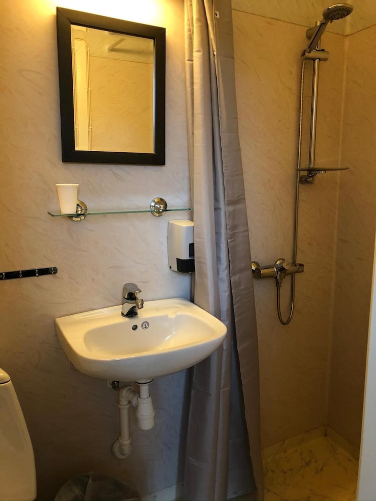 Ami Hotel 49/50