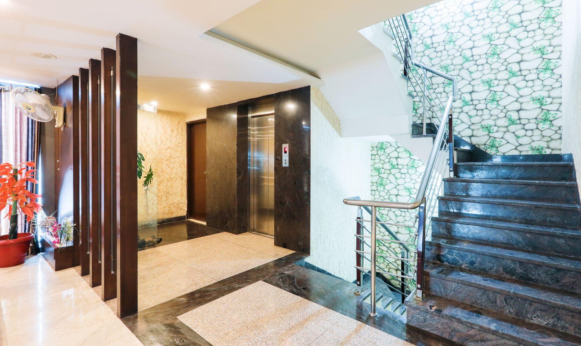 Super Townhouse Divya Palace 50/69