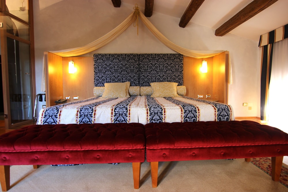 HOTEL VILLA GIONA 24/77